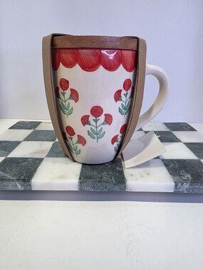 New Floral Scalloped Ceramic Mug with Wooden Lid - Red & Cream  Coffee Cup.